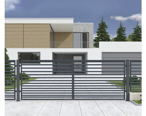 Casă modernă cu gard orizontal pentru delimitarea proprietății.