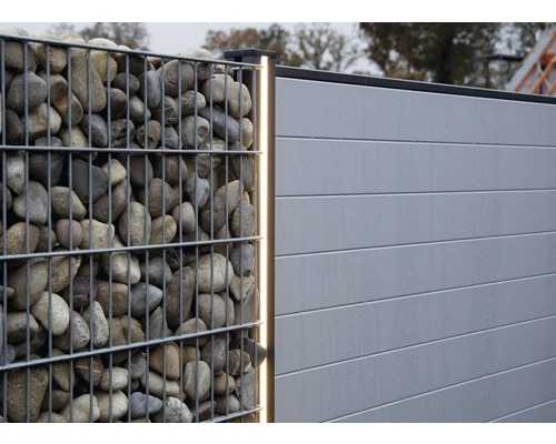 Zid de gabioane cu pietre și paravan de confidențialitate din plastic