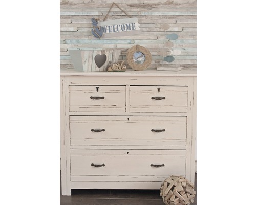 Comodă cu patru sertare și decorațiuni nautice