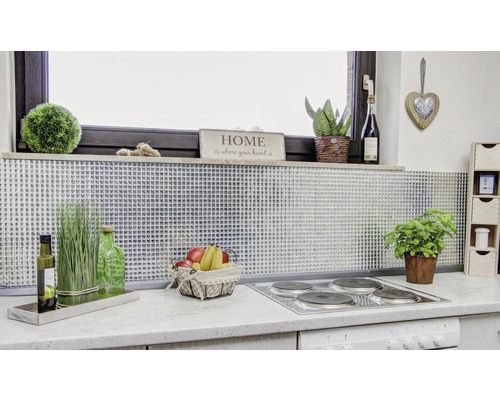 Scenă de bucătărie cu faianță mozaic ca protecție împotriva stropilor și decorațiuni