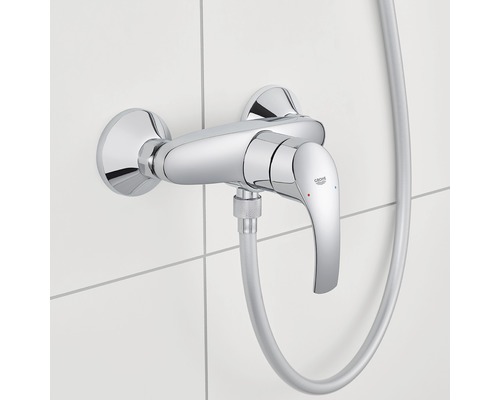 Baterie de duș aparentă cu furtun de duș