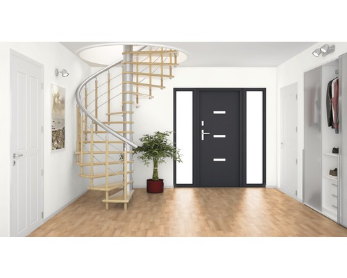 Hol luminos cu scară spirală, ușă de apartament și dulap.