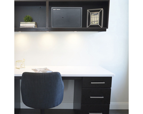 Birou cu scaun, sertare și dulap de perete cu seif