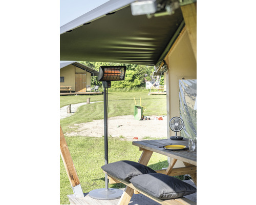 Terasa cu încălzitor cu infraroșu, masă de picnic și perne