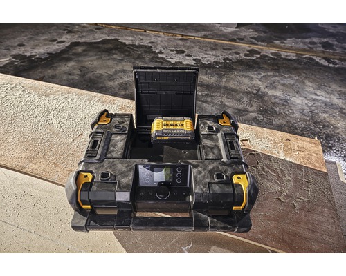 Radio de șantier DeWalt cu acumulator