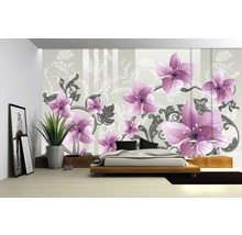 Dormitor cu tapet cu model floral