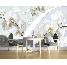 Tapet cu model de orhidee, masă și scaune în cameră luminoasă