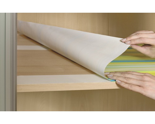 Aplicarea unei folii decorative pe un raft
