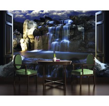 Design interior cu tapet cu cascadă, masă și scaune pentru o atmosferă naturală
