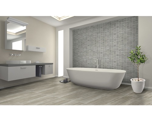 Baie cu cadă, chiuvetă, oglindă și faianță gri