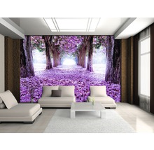 Cameră de zi cu fototapet care prezintă o cărare cu copaci înfloriți