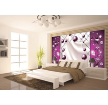 Dormitor modern cu fototapet decorativ, pat, noptiere și covor pentru un ambient luminos și organizat