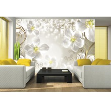 Living cu canapele albe și fototapet cu model floral