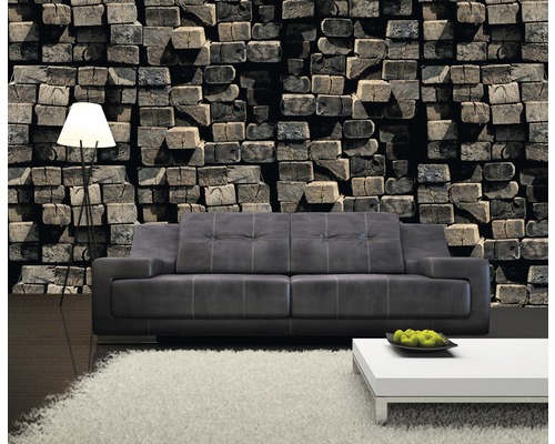 Living cu canapea, lampadar, măsuță de cafea și fototapet cu aspect de piatră