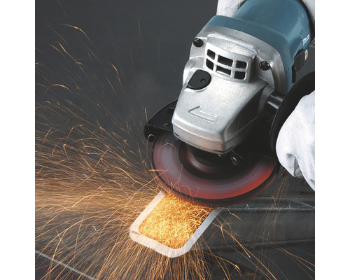 Un polizor unghiular utilizat la șlefuirea metalului, generând scântei.