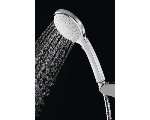 Duș de mână cu furtun de duș în funcțiune