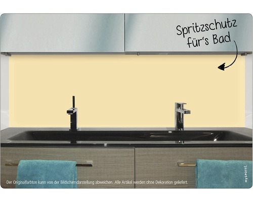 Baie cu paravan de protecție împotriva stropilor deasupra chiuvetei