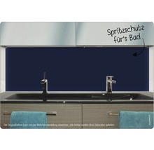 Baie cu protecție împotriva stropilor, chiuvetă și prosop