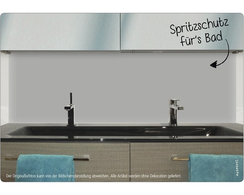 Baie cu dulap cu oglindă, chiuvetă, baterii și protecție împotriva stropilor