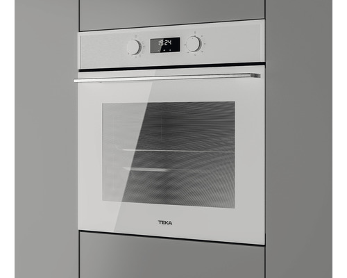 Cuptor incorporabil cu ușă de sticlă și afișaj digital.