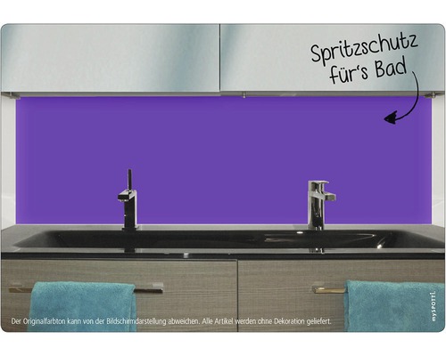 Baie cu chiuvetă, robinete și protecție împotriva stropilor
