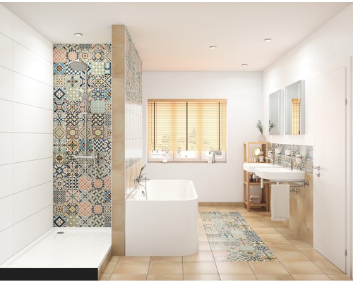 Baie cu duș, cadă, două chiuvete, oglinzi și faianță cu model