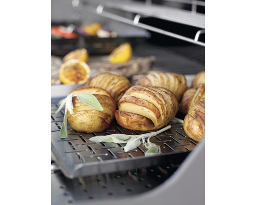 Cartofi la grătar cu salvie pe un grătar