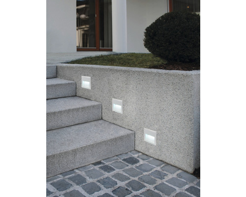 Scară exterioară cu lămpi de perete LED încastrate pentru exterior