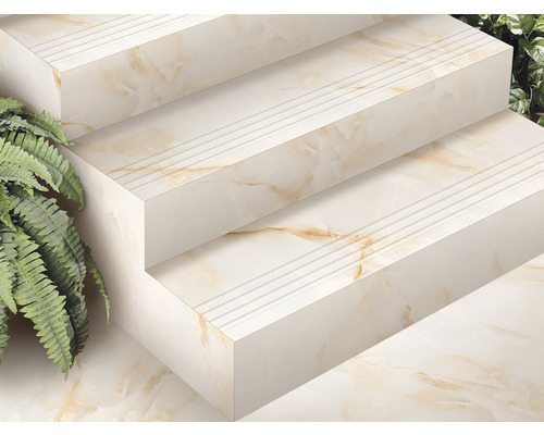 Scară cu structură de marmură și benzi antiderapante