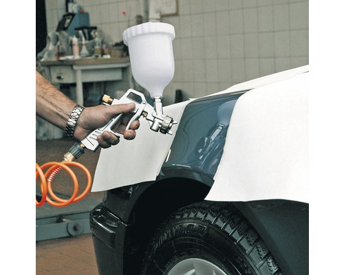 Pistol de pulverizare în uz pe o mașină