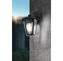 Lumină de perete cu bec pe un perete gri