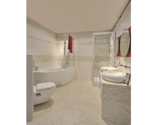 Baie cu cadă, duș, toaletă și lavoar