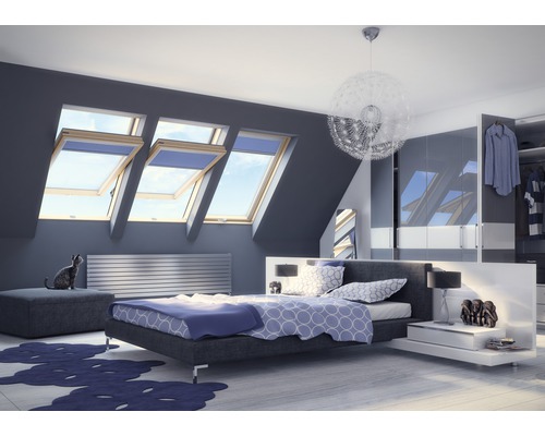 Dormitor modern cu ferestre de mansardă, pat și dulap