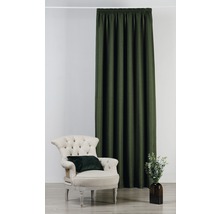 Cortină decorativă din material textil lângă fotoliu și vază