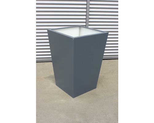 Jardinieră gri în formă de con