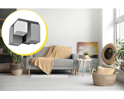 Lumină de plafon cu trei lămpi într-o sufragerie