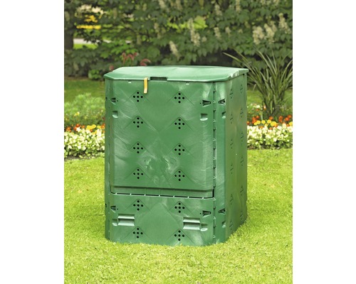 Lada de compost din plastic în grădină