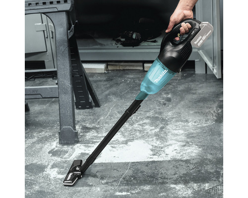 Aspirator fără fir Makita pentru curățarea podelelor de atelier