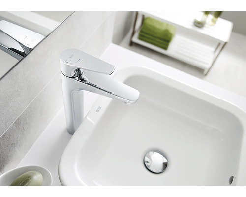 Baterie de chiuvetă în baie cu chiuvetă