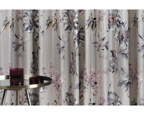 Șaluri decorative cu model floral și măsuță laterală