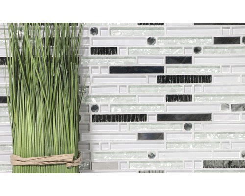 Placă decorativă de perete cu mozaic de sticlă și iarbă artificială