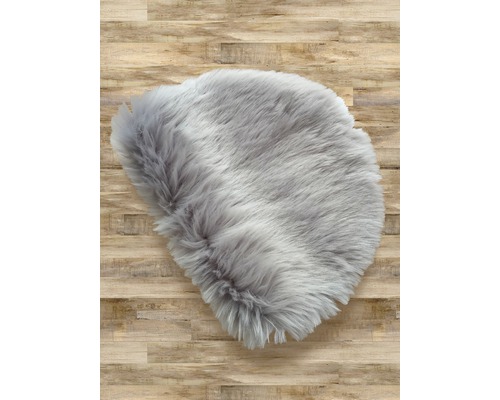 Imitație de blană gri pe podea de lemn