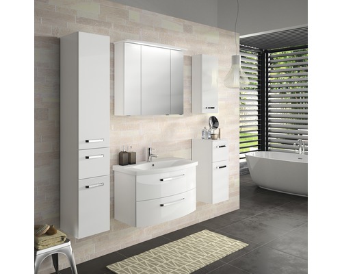 Baie cu dulap sub lavoar, dulap cu oglindă și dulap înalt