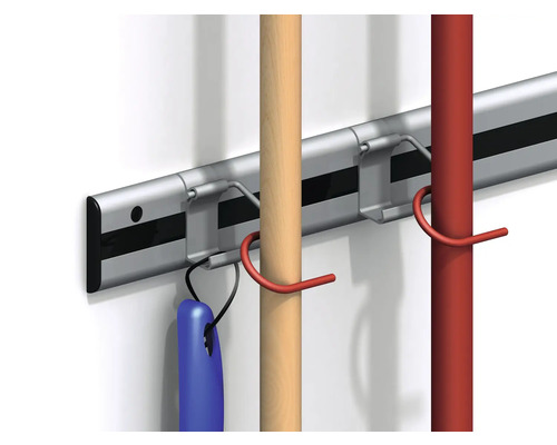 Suport de perete cu mânere pentru scule și un aparat de curățat