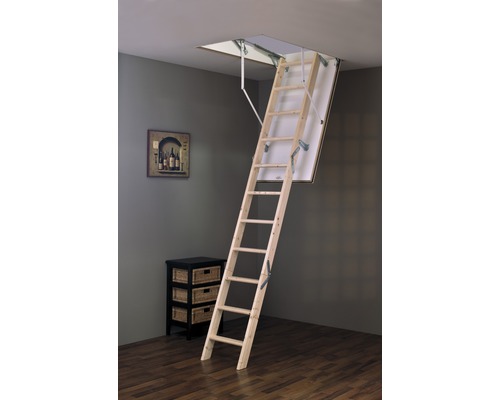 Scară de mansardă pliabilă din lemn în interior