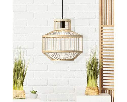 Lampa suspendată din lemn cu bare verticale