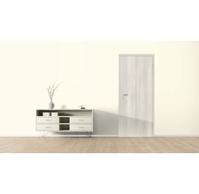 Interior luminos cu comodă și ușă de interior