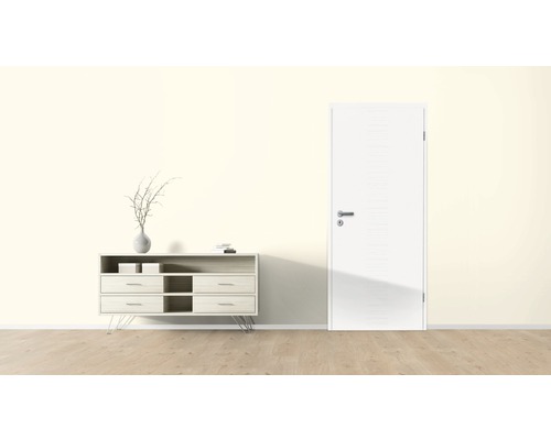 Cameră luminoasă cu dulap și ușă interioară