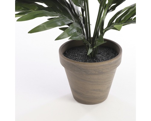 Plantă artificială în ghiveci