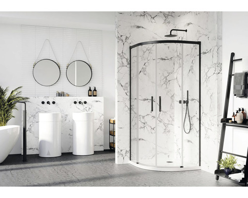 Baie cu duș, chiuvete și oglinzi într-un design modern.